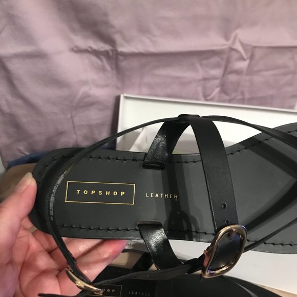 Ladies Black Leather Sandals, Size 8.5 - Picture 2 of 3